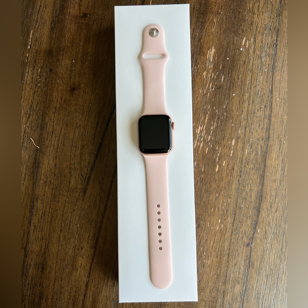 SOLD - Apple Watch SE Gold Aluminum Pink Sand Sport Band 40mm CEL GPS